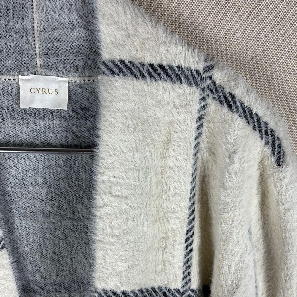 Cyrus > White and Gray Plaid Fuzzy Cardigan Large - Picture 3 of 8